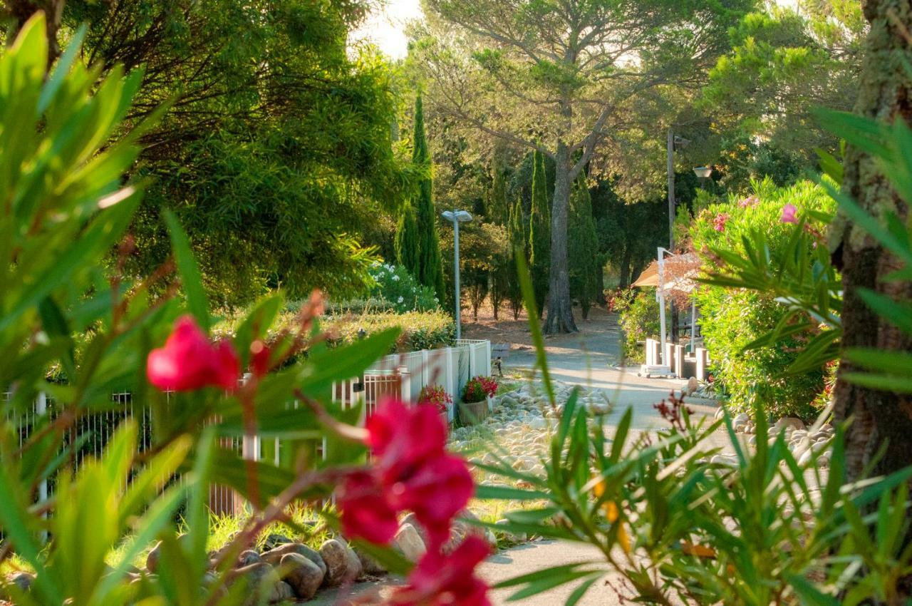 Hotel Le Castelet Saint Aygulf Esterno foto
